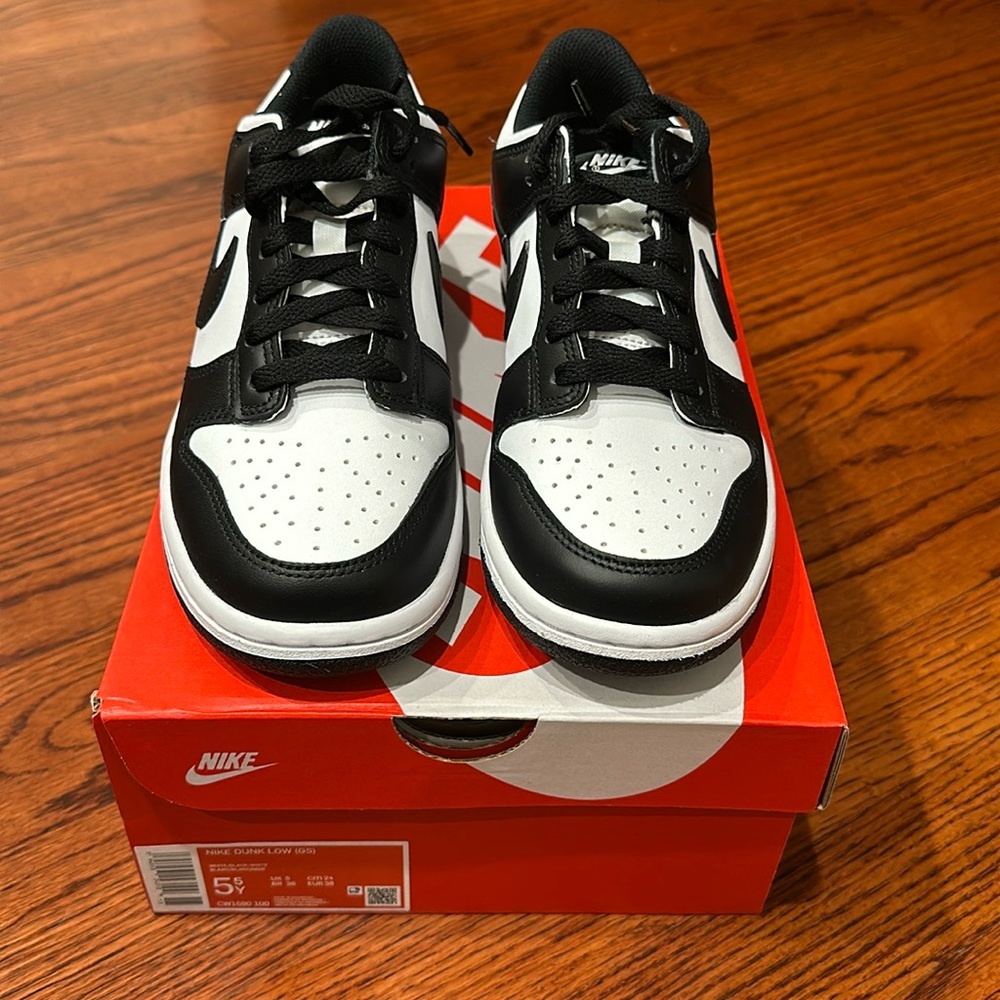 Nike Panda Dunks